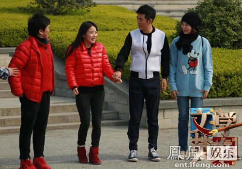 蒋方舟张晓龙《文学英雄》牵手 爱意满满互表