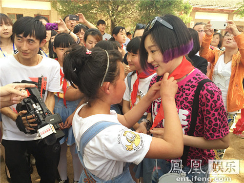 毛泽少渭南希望小学公益行 誓为爱心不遗余力