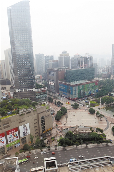 ?经过10多年的发展，观音桥商圈发生了翻天覆地的变化。