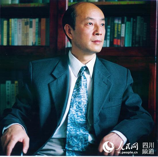 《自在诗选》编者干天全