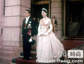 Angelababy婚纱疑似Dior定制 和王妃们撞品牌
