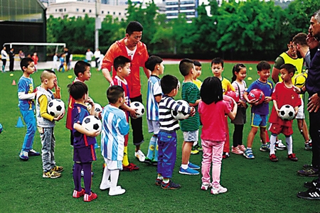 萨马兰奇时间邀小朋友体验快乐足球|足球|足