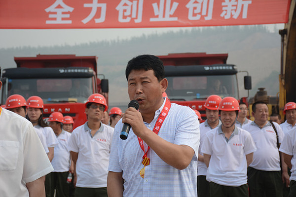 全国劳动模范刘建平宣布项目开工郭凯祥摄