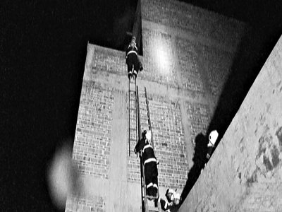 杨科璋救火牺牲 五楼坠落仍紧抱孩子|中队长|中