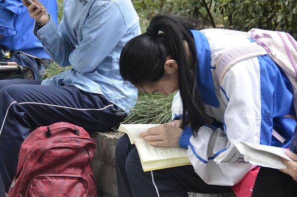 上海高考启幕:一个拥抱 一份自信|考点|考场