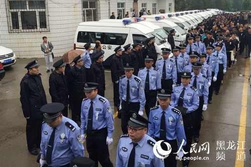 社会各界送别杨文峰。汪晓涛 摄