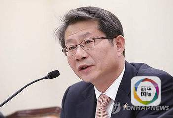 死人借活人口说话_死人花圈图片