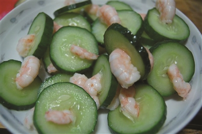 黄瓜炒虾仁|生粉|洗净_凤凰资讯