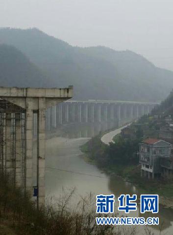 尚未完工的常安高速伊水河特大桥