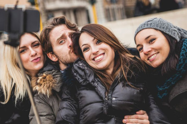 听音乐会就不要拍拍拍了。（图片来源：外媒）