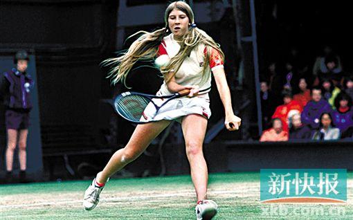 ■耶格的温网时尚,胜在足够凌乱的发型。她的职业生涯很另类。16岁就登上了世界第二,却没拿到过大满贯冠军。22岁宣告退役之后,成了修女。