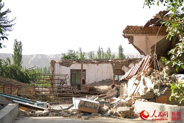 皮山县皮西那乡在地震中损毁的房屋,不少房屋完全坍塌。