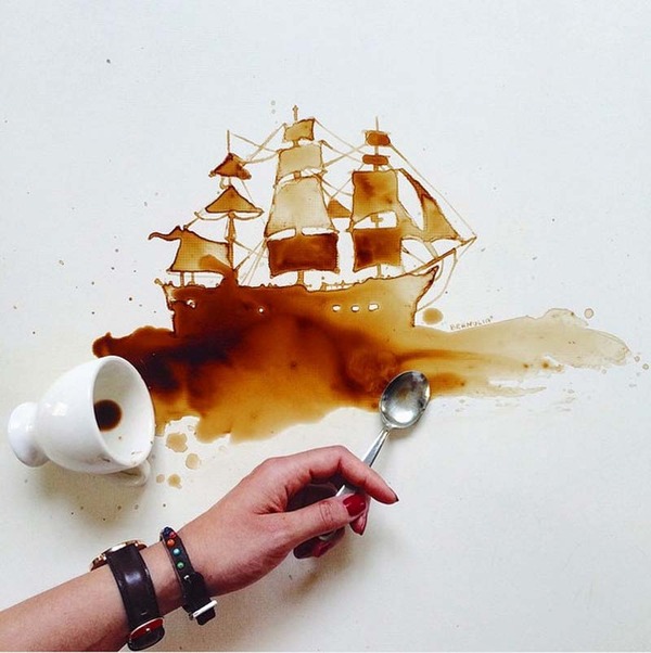 咖啡渍画出的帆船（网页截图）