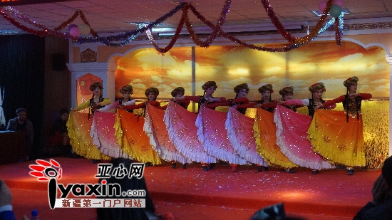 新疆人的一天:新疆地矿局三位住<em>村女</em>干部撑起
