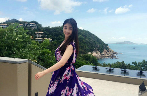 “华妃”蒋欣晒出游美照 裙摆飞扬画面唯美|微博|网友_凤凰娱乐