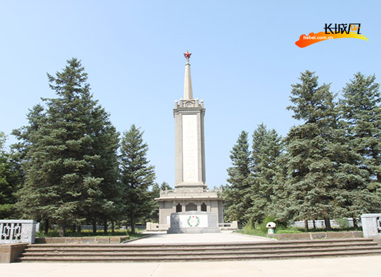 苏蒙烈士纪念塔。李艳 摄