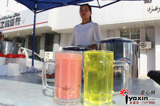 街边摊位上的赤豆刨冰和雪花凉。