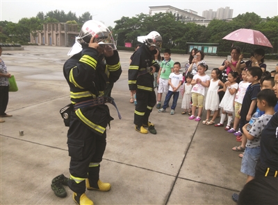 小学生暑假 学习消防安全知识|培训中心|南京市