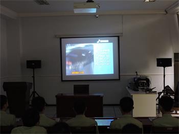 观看警示教育影片