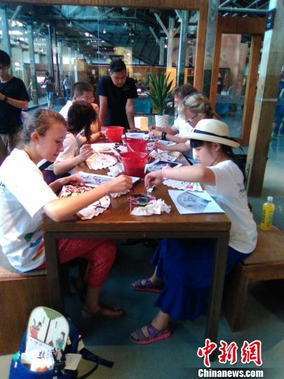 杭州率先实践旅游外交 美籍大使称在杭无国界