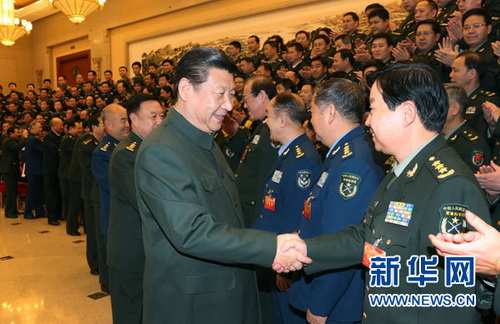 2013年11月6日，习近平在北京亲切接见全军党的建设工作会议代表。 新华社记者李刚摄