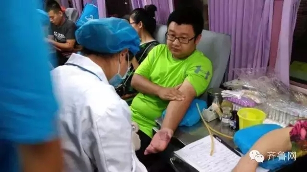 看到消息后，很多市民赶来献血。