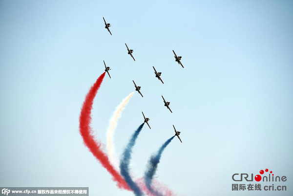 当地时间2015年8月6日，埃及伊斯梅利亚，埃及为新苏伊士运河的开通举行盛大的庆祝仪式。 图片来源:CFP