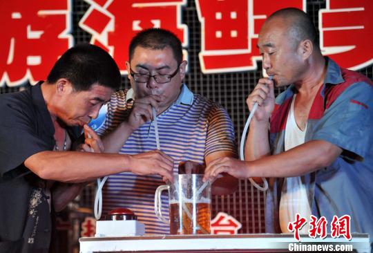 威海海鲜大排档_浪漫大排档同类视频(2)