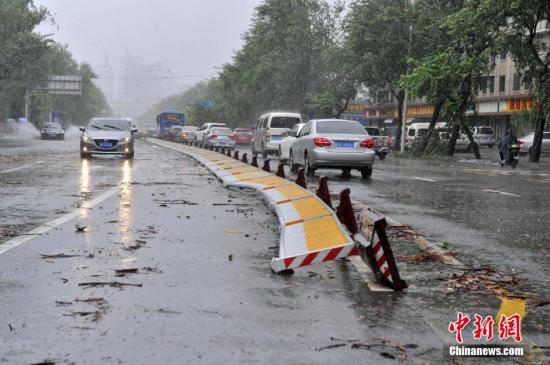 暴雨袭福州破单日最大雨量记录 救援力量满负