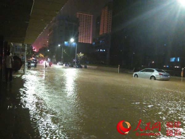 营迹路被淹 吴隆重摄