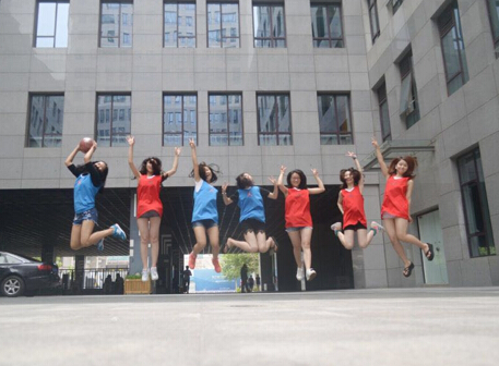 城会玩! 360公司篮球砸电视比赛现场竟被全国