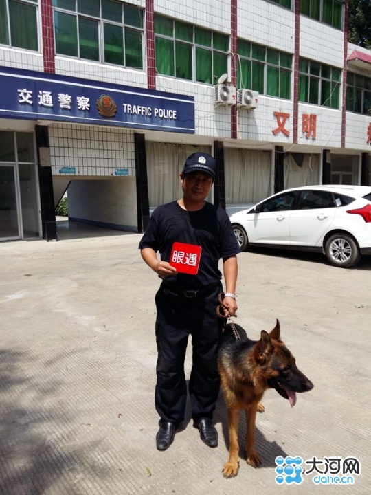 大河网友媒体记者走进漯河公安局车管所 现场