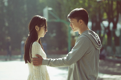 唐曾《拥抱星星的月亮》 陷红白玫瑰爱情困境