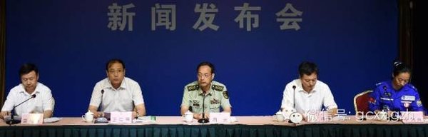 15日下午召开的第五次新闻发布会（右二为共青团天津市委书记徐岗）。