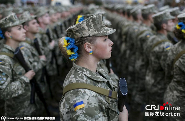 当地时间2015年8月20日,乌克兰基辅,乌克兰士兵参加独立日阅兵彩排。8月24日将迎来乌克兰独立日。图片来源:CFP