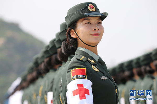 8月8日，白求恩医疗方队在进行阅兵式训练。新华社记者王建民摄