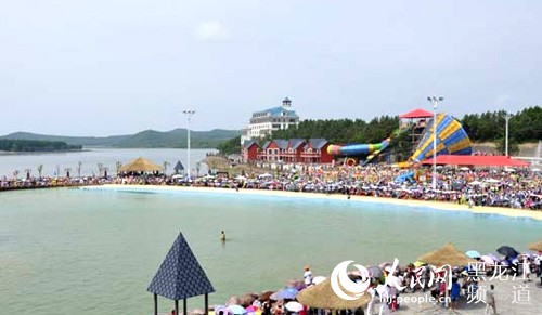 虎林月亮岛俄罗斯风情水上乐园。