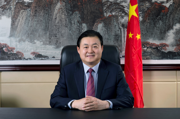 　　自治区工商联(总商会)副会长、新疆创天(投资)集团党委书记、董事长、新疆二道桥文化旅游集团董事长栾立新