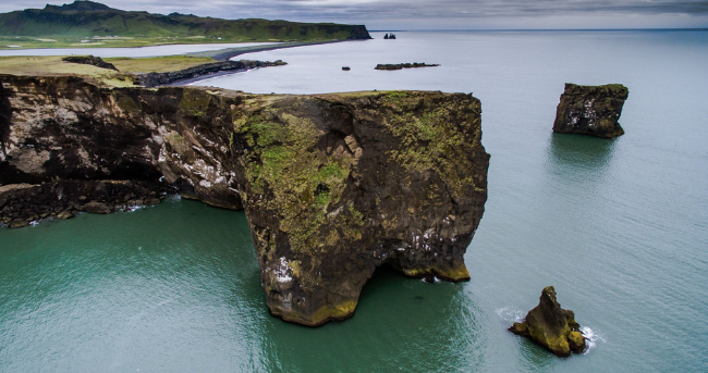 波兰摄影师航拍冰岛 景色美轮美奂令人痴醉