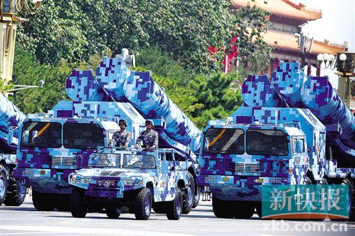 岸舰导弹方队的鹰击62岸舰导弹发射车.
