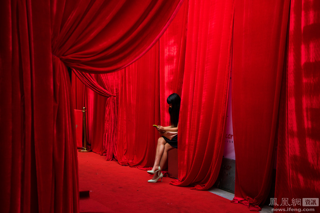 酒吧街男女的夜生活