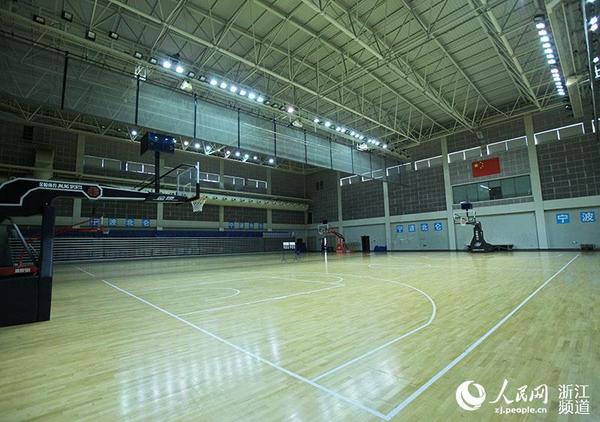 综合训练馆馆内可设3片排（篮）球场或者3片网球场。章勇涛 摄