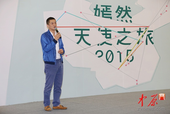 李亚鹏现身郑州