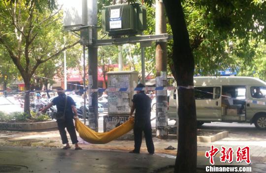 广西北海一男子陈尸暴雨积涝中 警方疑其触电