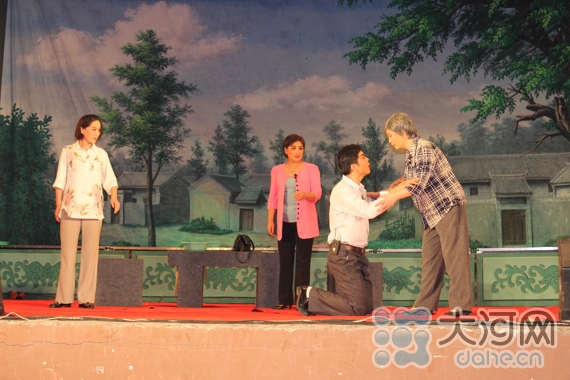 徐克俭事迹改编纪实现代戏剧《驻村书记》感动