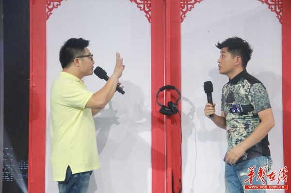 方言传真环节,陈英俊用湘乡话解释”霸道总裁“这一名词。