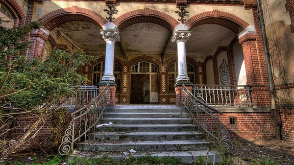 实拍曾医治希特勒的医院遗址 阴森恐怖成电影