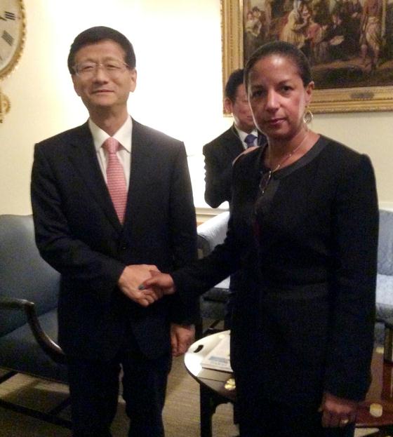 习近平主席特使、中共中央政治局委员、中央政法委书记孟建柱同美国总统国家安全事务助理赖斯举行会谈。