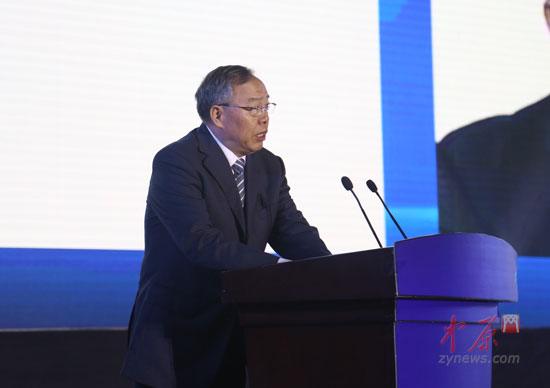 中共中央政策研究室原副主任、中国国际经济交流中心常务副理事长郑新立作主题演讲