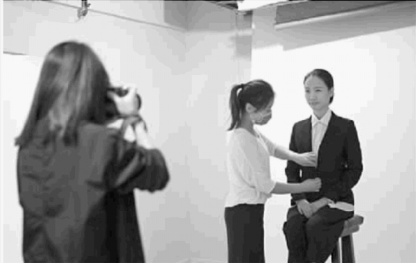 嫌大头照丑?百元最美证件照走俏|证件|护照